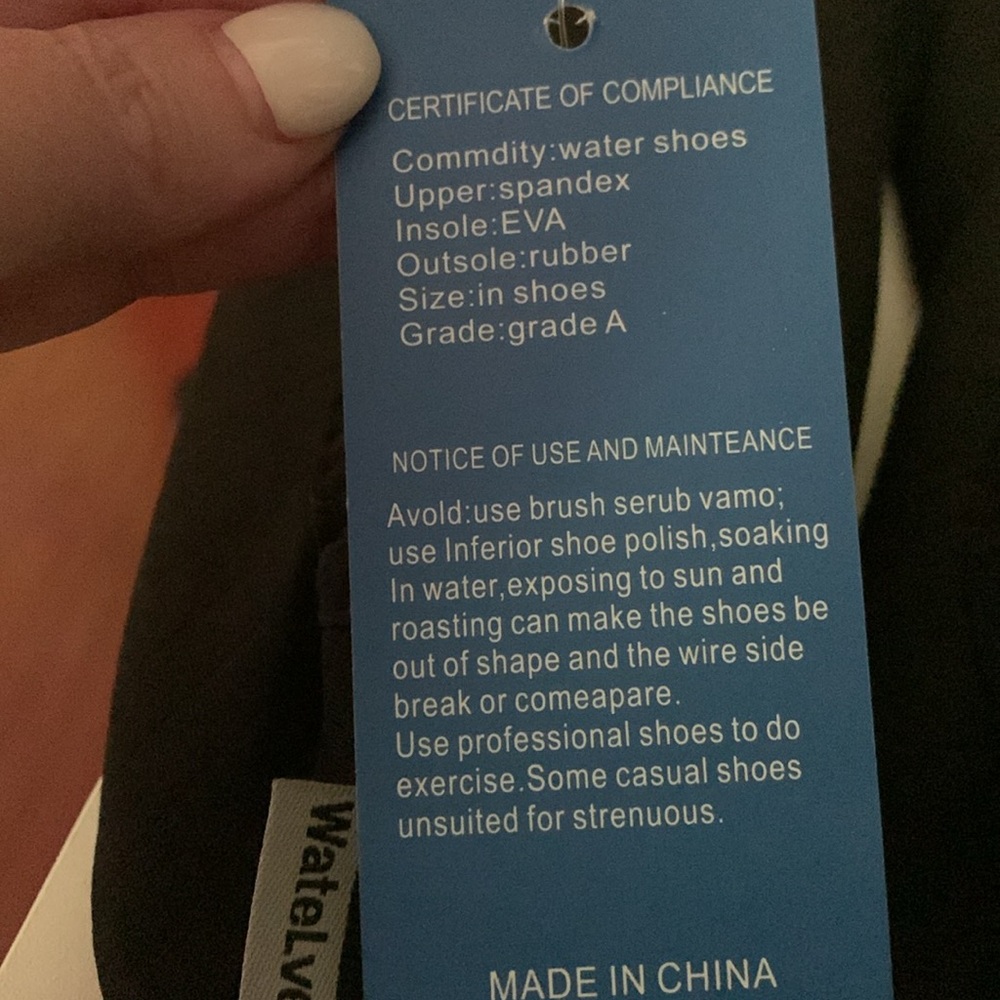 WateLves Black Water Shoes nwt - Picture 8 of 9